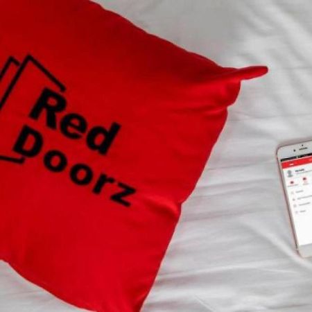 Reddoorz Plus @ Tendean Giacarta Esterno foto