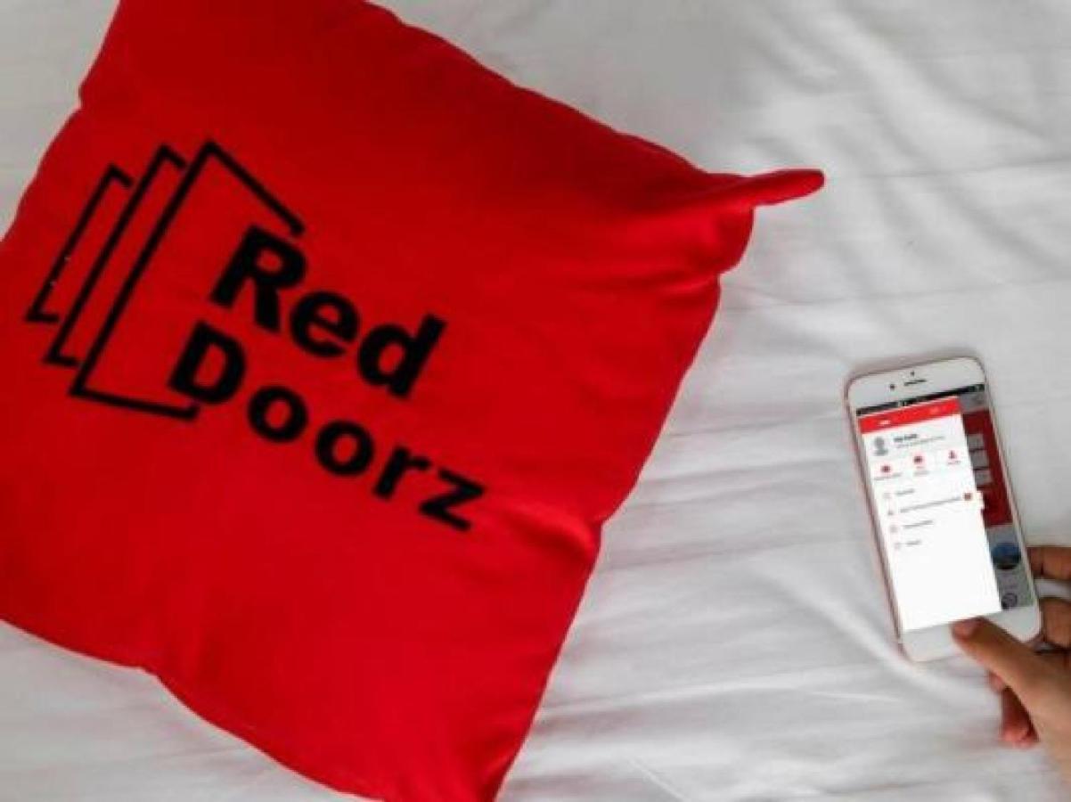 Reddoorz Plus @ Tendean Giacarta Esterno foto